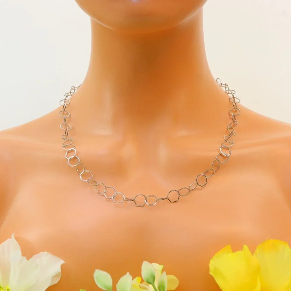 Minimalist Necklace, Sleek & Modern Design, Women’s Fashion, YC110392-N - Picture 4 of 10